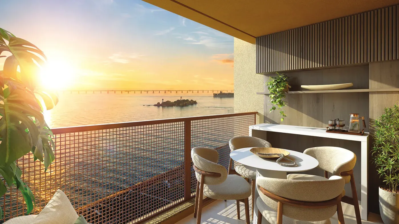 Varanda de apartamento do Residencial Erê da Cury, com mesa e vista para a Baía de Guanabara